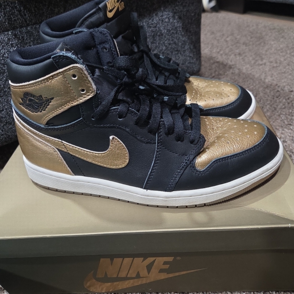 Air Jordan 1 Black/Gold